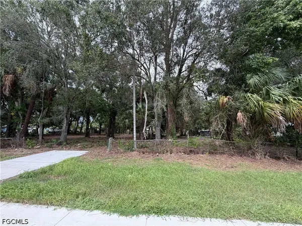 Adams Avenue W, Immokalee, FL 34142