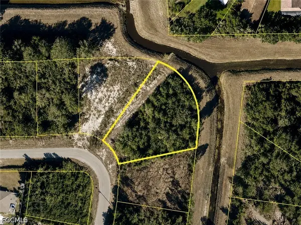 370 Pembroke Street, Lehigh Acres, FL 33974