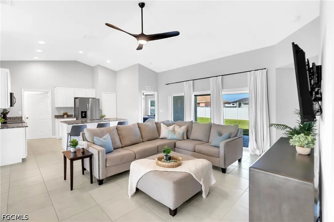 618 NE 2nd Place, Cape Coral, FL 33909 - #1