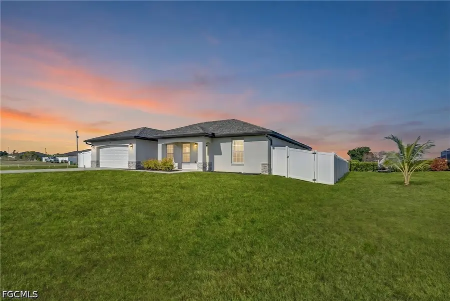 618 NE 2nd Place, Cape Coral, FL 33909 - #2