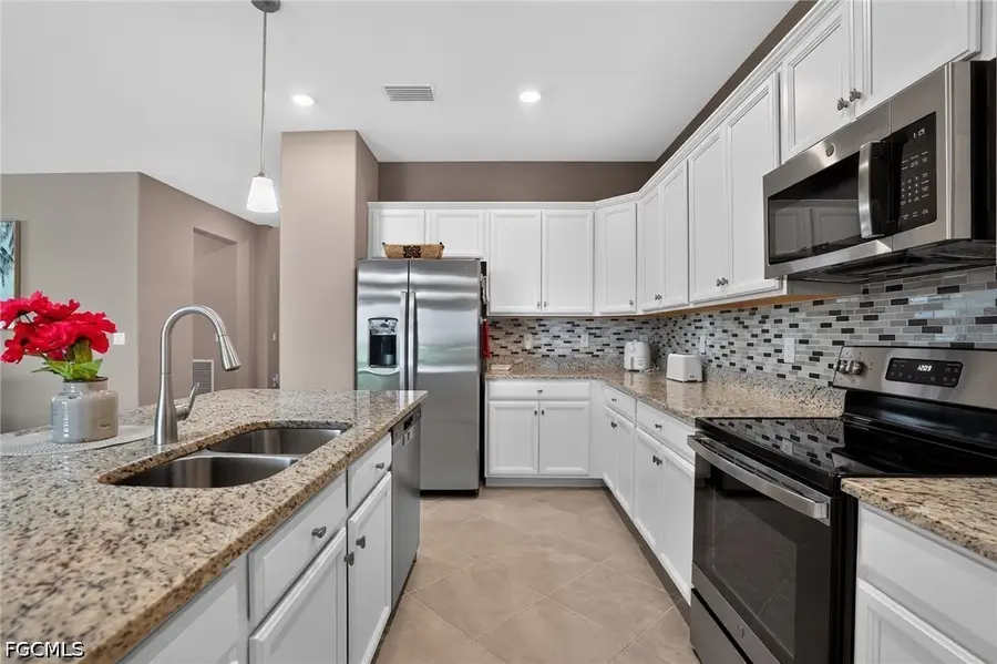 3943 E Hampton Circle, Alva, FL 33920 - #3