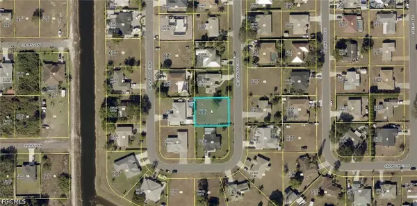 17 Crestwood Circle S, Lehigh Acres, FL 33936