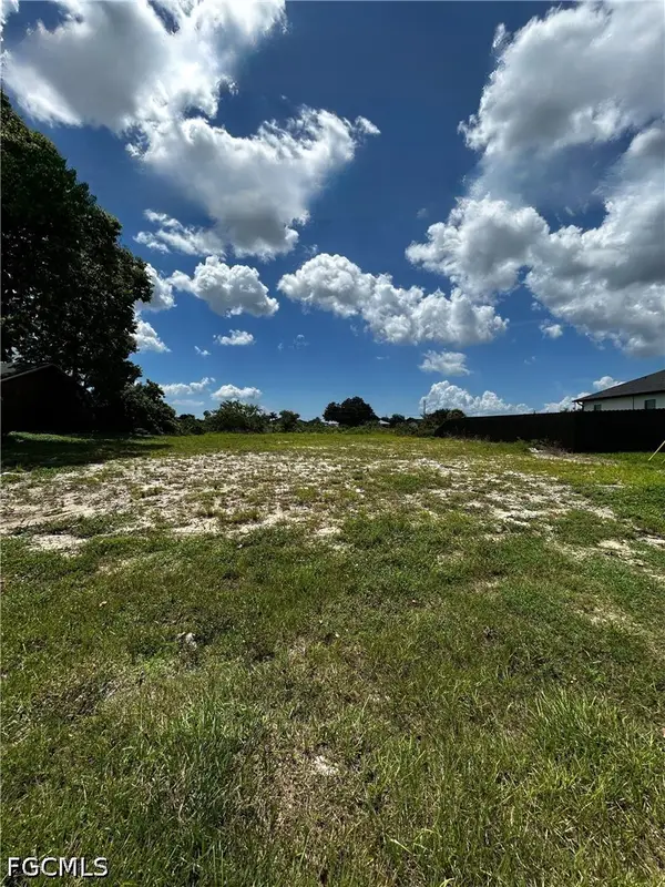 2710 NW 4th Place, Cape Coral, FL 33993