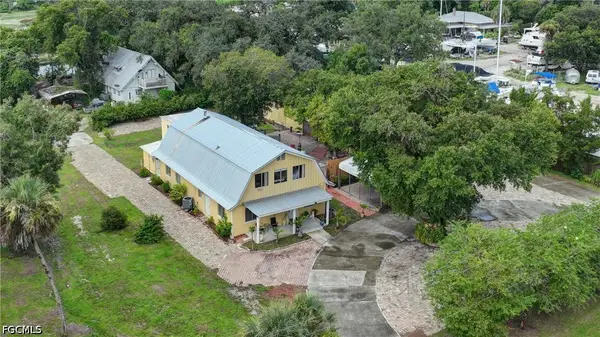 123 Riverbend Drive, Labelle, FL 33935