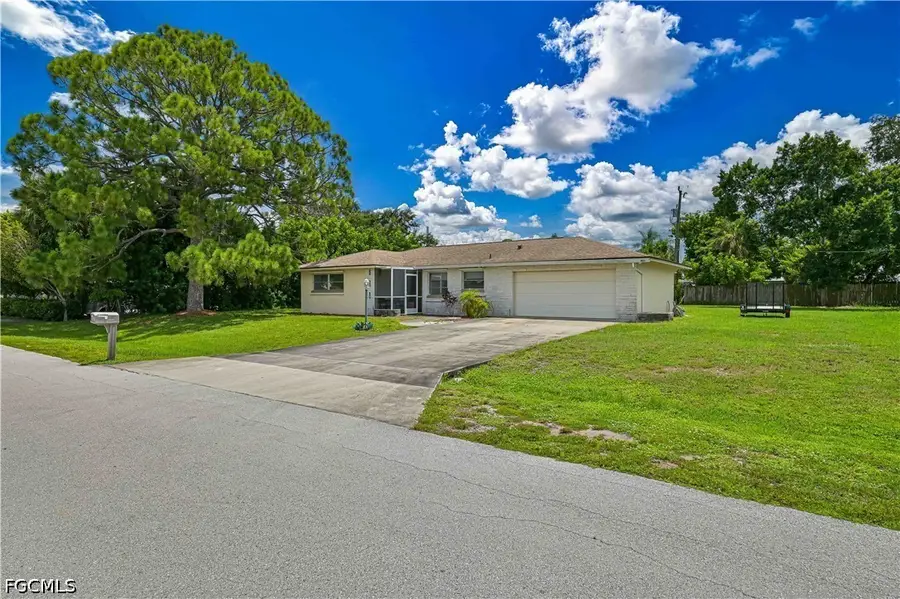 1514 SE 43rd Street, Cape Coral, FL 33904 - #2