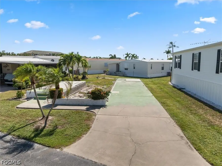 280 Yorkshire Avenue, Fort Myers, FL 33908 - #2