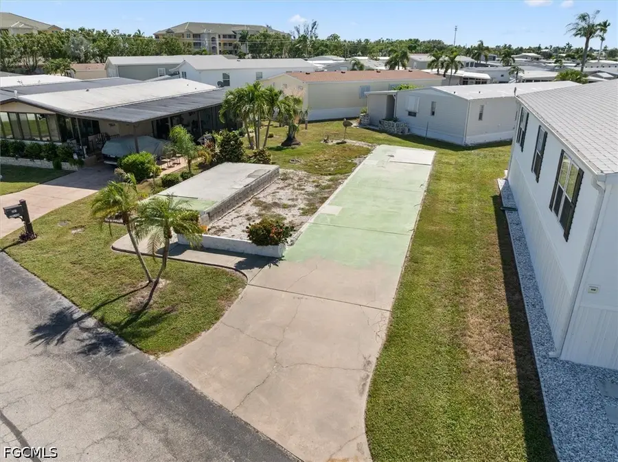 280 Yorkshire Avenue, Fort Myers, FL 33908 - #3