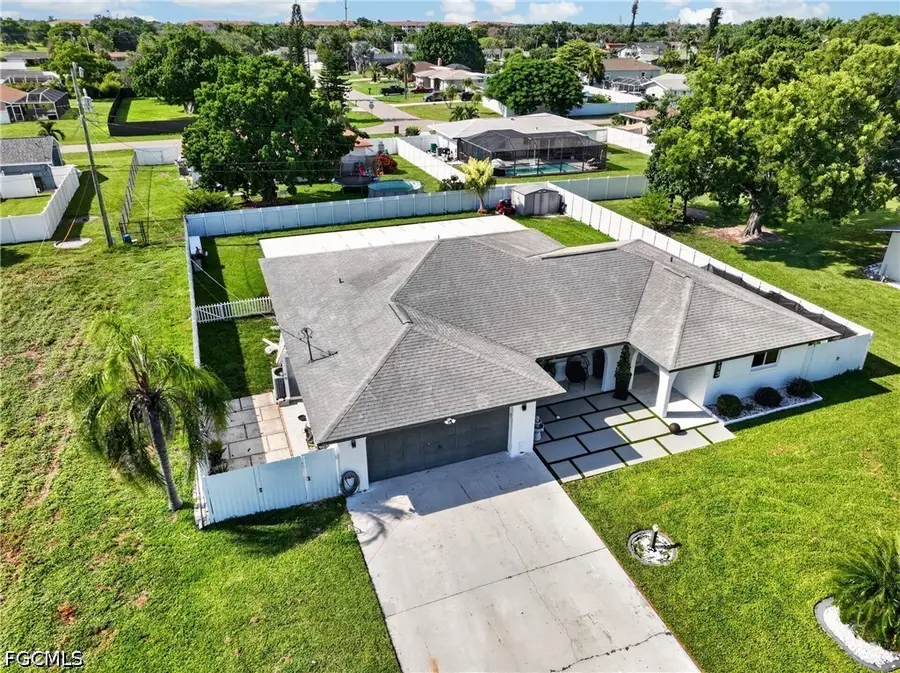 713 SE 43rd Street, Cape Coral, FL 33904 - #2