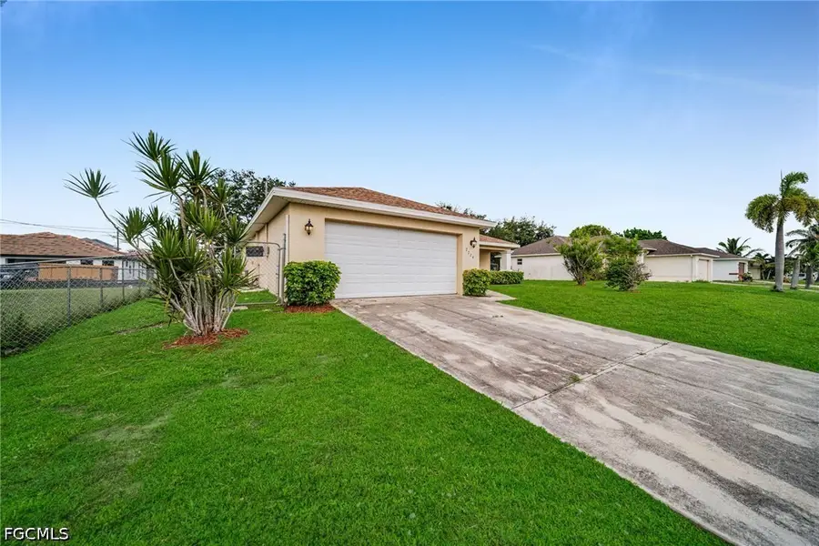 2724 SW 2nd Avenue, Cape Coral, FL 33914 - #2