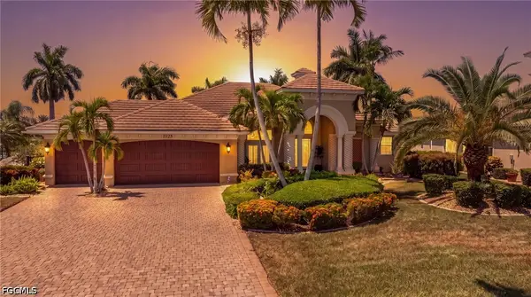 1925 Harbour Circle, Cape Coral, FL 33914