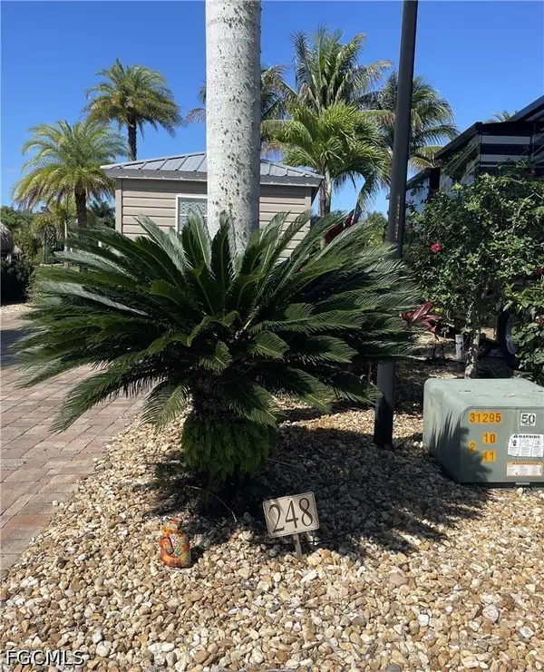 5230 Pineland Daisy Trail, Fort Myers, FL 33905