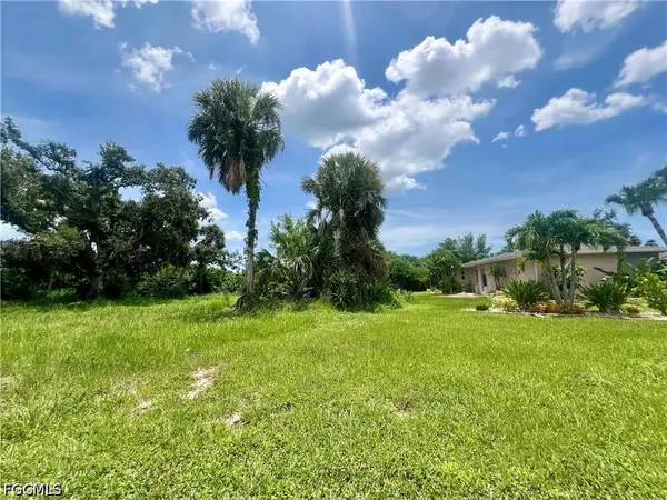 25 Oakland Hills Place, Rotonda West, FL 33947