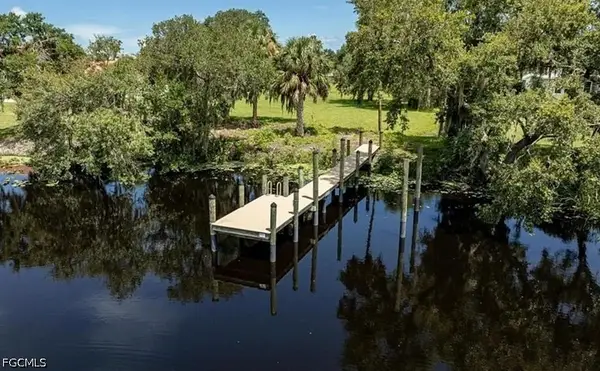 16520 Oakview Circle, Alva, FL 33920