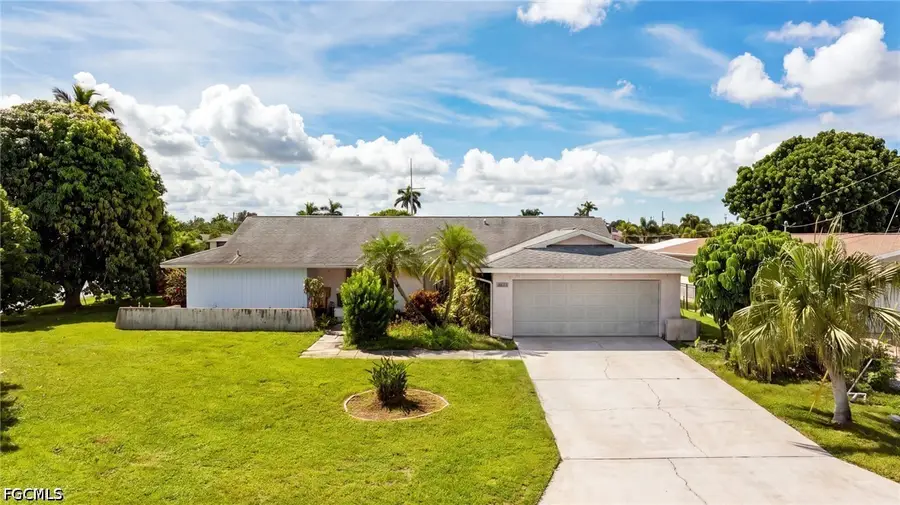 928 SE 43rd Street, Cape Coral, FL 33904 - #2