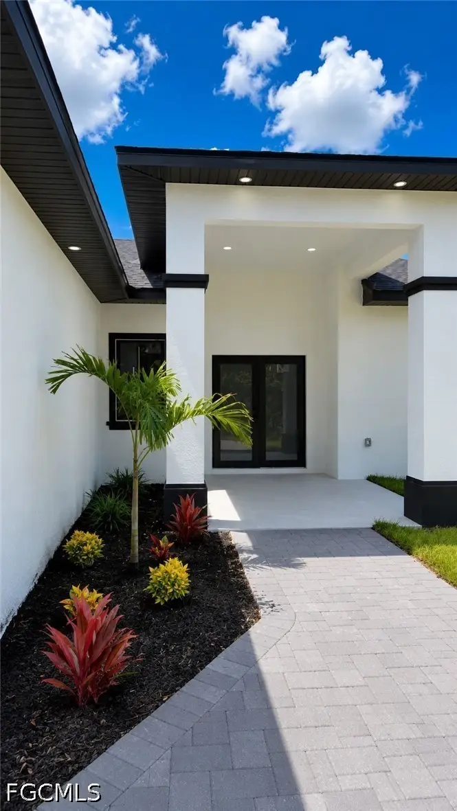 2924 Wallace Avenue S #2926, Lehigh Acres, FL 33973 - #3