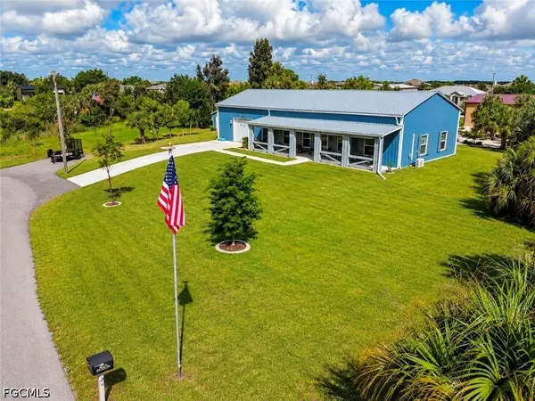 3824 Helms Court, Fort Myers, FL 33905