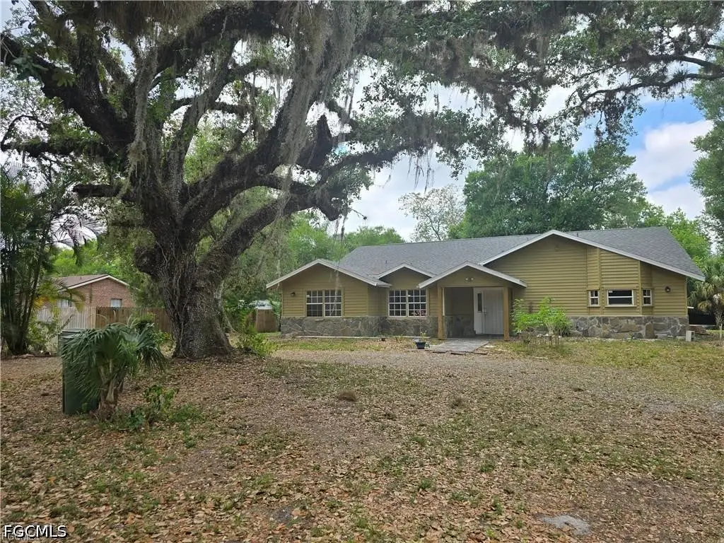 140 S Davis Street, Labelle, FL 33935 - #1