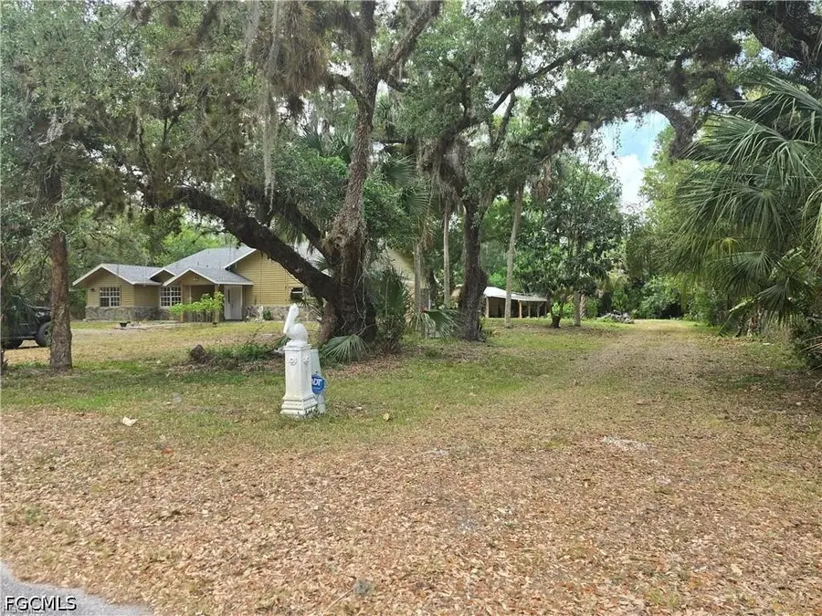 140 S Davis Street, Labelle, FL 33935 - #3