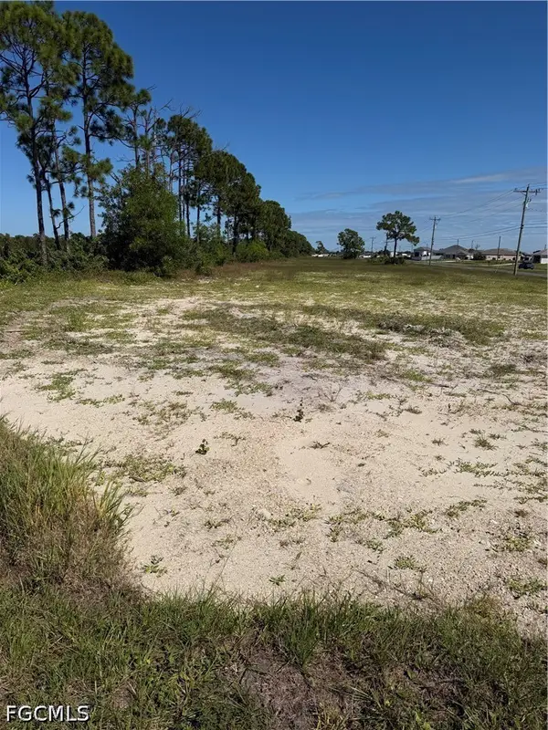 911 Wilmington Parkway, Cape Coral, FL 33993