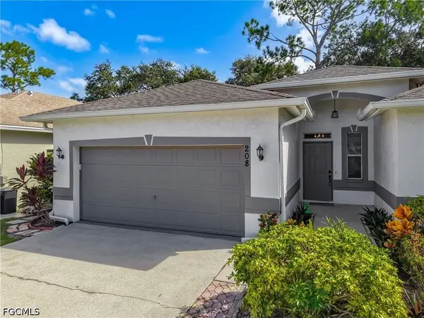 208 Stanhope Circle, Naples, FL 34104