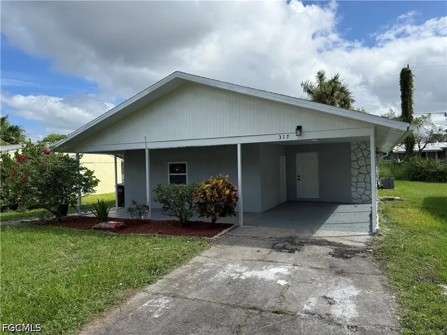 317 Montgomery Avenue, Fort Myers, FL 33905 - #2