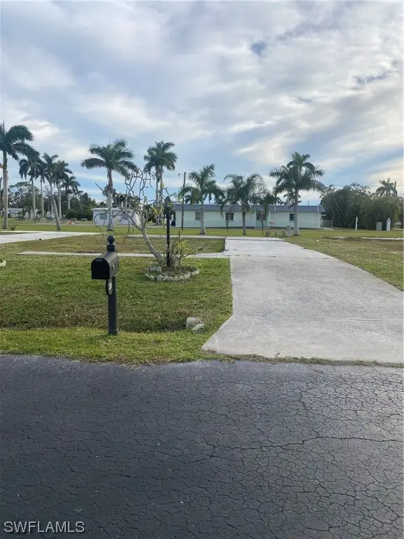 127 Raintree Lane, Fort Myers, FL 33908