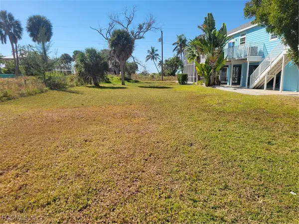 5840 Lauder Street, Fort Myers Beach, FL 33931