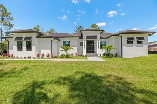 1587 Golden Gate Boulevard W, Naples, FL 34120