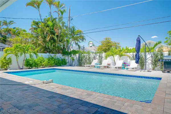 761 99th Avenue N, Naples, FL 34108