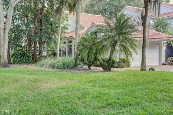 130 Amblewood Lane #8-801, Naples, FL 34105