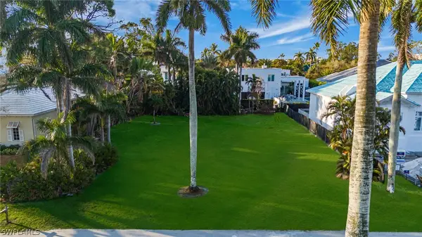 400 Wedge Drive, Naples, FL 34103