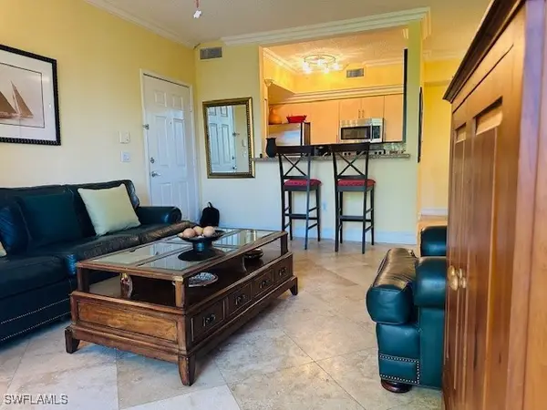 1210 Reserve Way #204, Naples, FL 34105