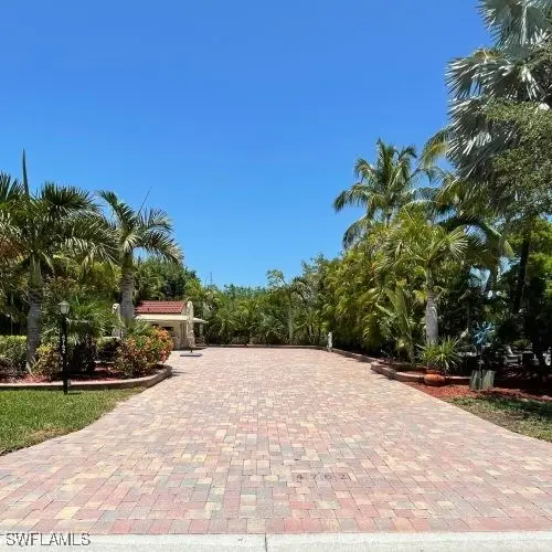 4762 Southern Breeze Drive, Naples, FL 34114