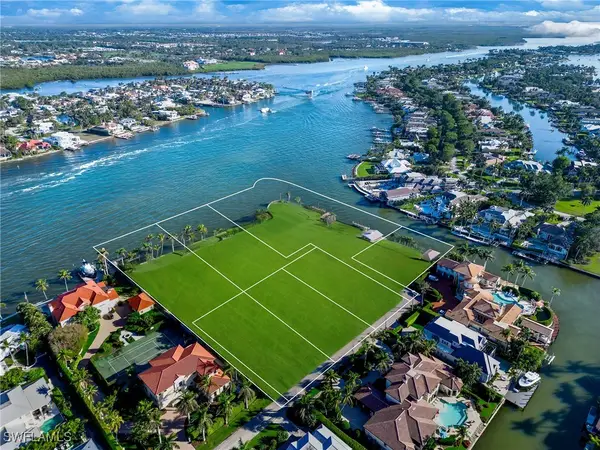 820 Jamaica Lane, Naples, FL 34102