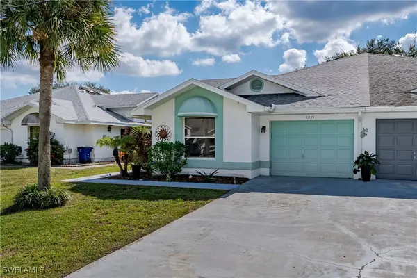 1933 Golfside Village Drive, Lehigh Acres, FL 33936