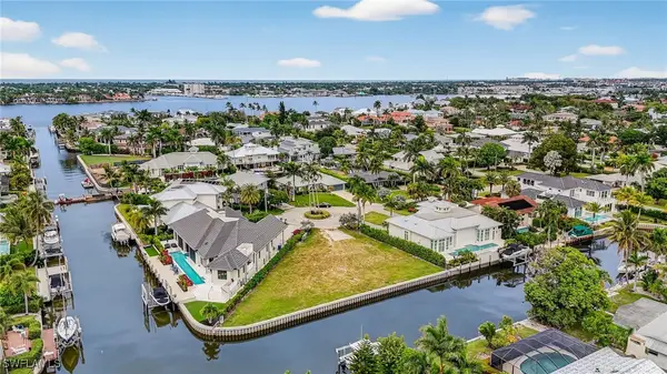 1693 Bonita Court, Naples, FL 34102