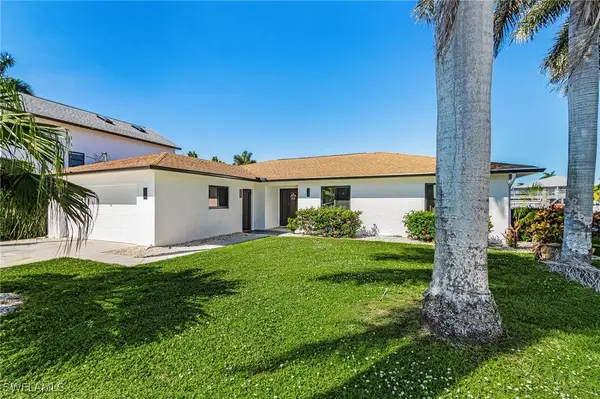 121 Jamaica Drive, Naples, FL 34113