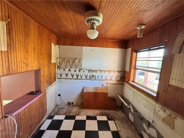 200 Turtle Lake Court #205, Naples, FL 34105