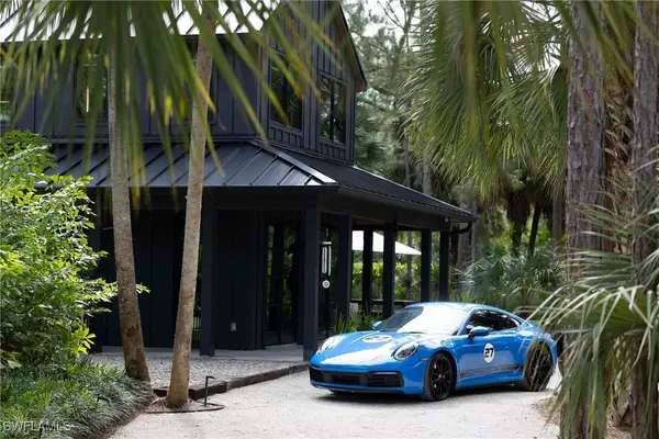 805 24th Avenue Nw, Naples, FL 34120