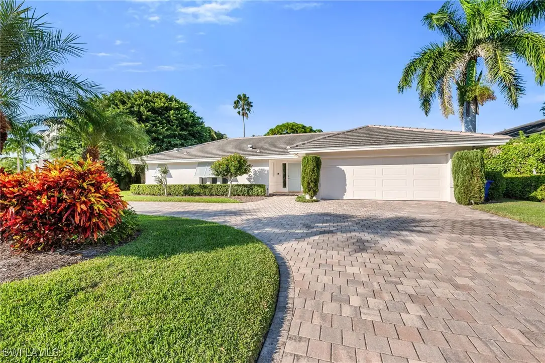 635 Fountainhead Lane, Naples, FL 34103 - Image #1