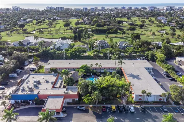 2555 9th Street N #204, Naples, FL 34103