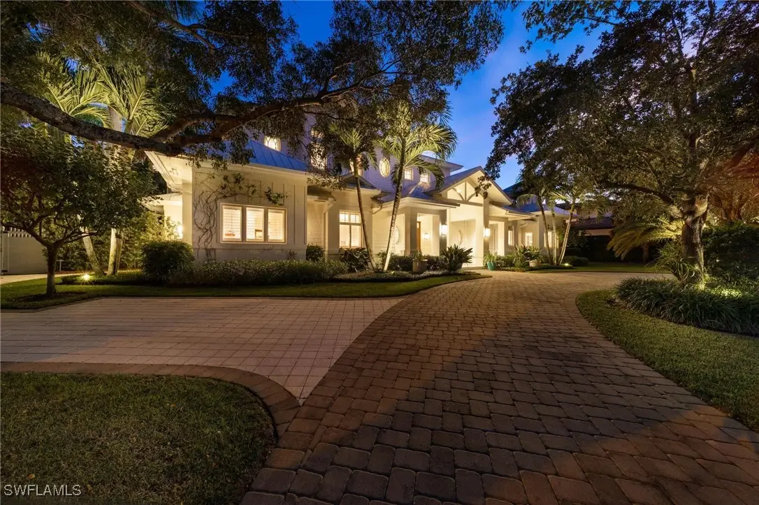 550 4th Avenue N, Naples, FL 34102 - Image #1