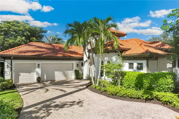 7749 Classics Drive, Naples, FL 34113
