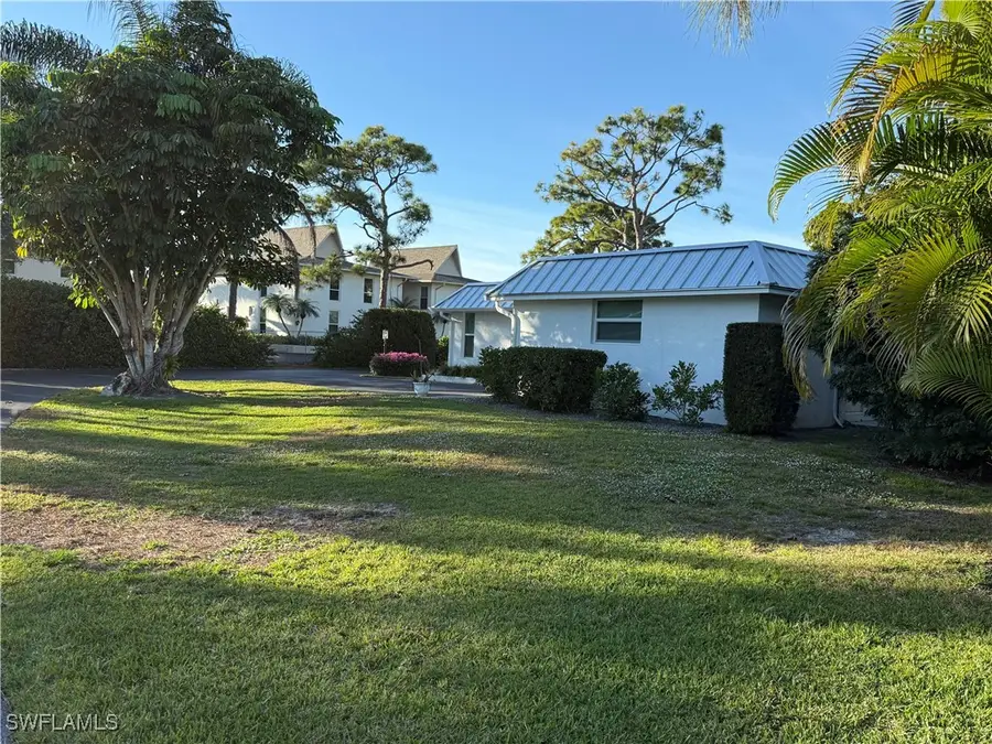 310 Carnaby Court, Naples, FL 34112 - Image #2
