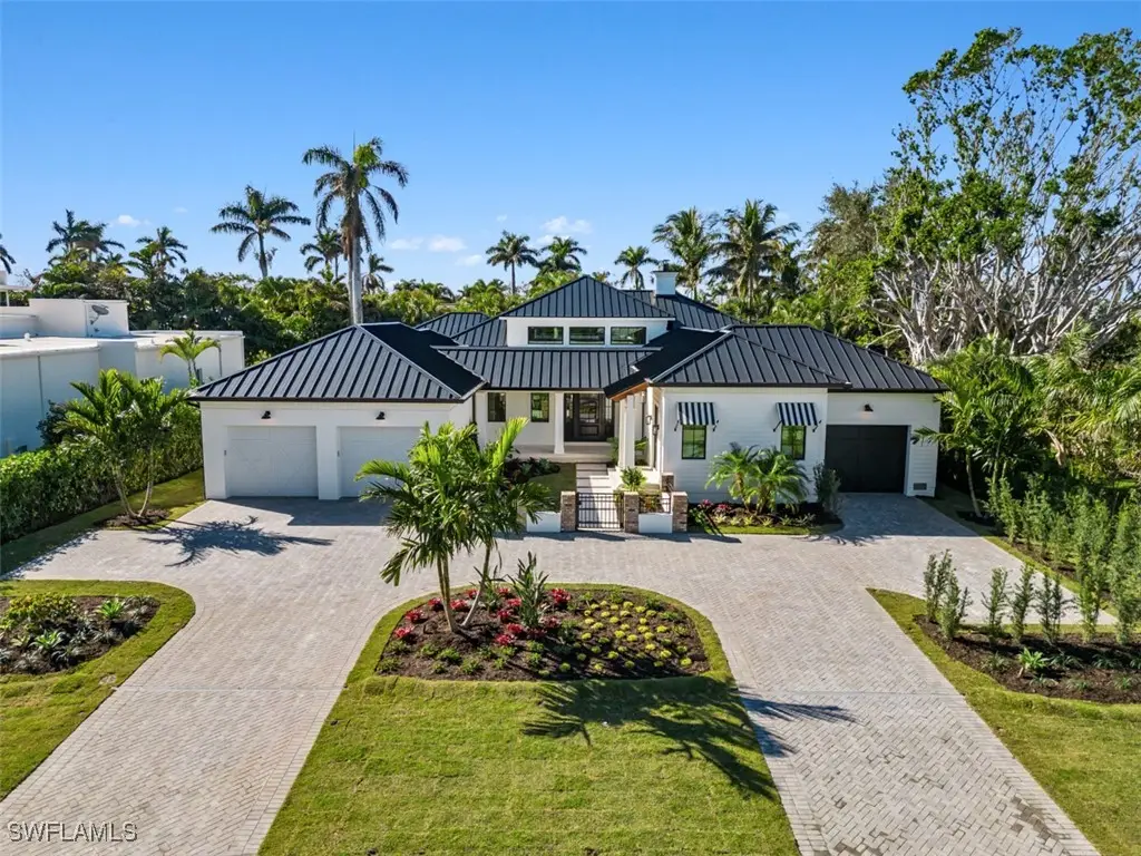 424 Spinnaker Drive, Naples, FL 34102 - Image #1