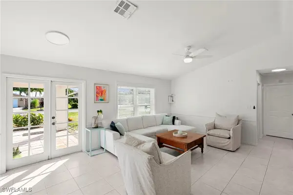 4523 Robin Avenue, Naples, FL 34104