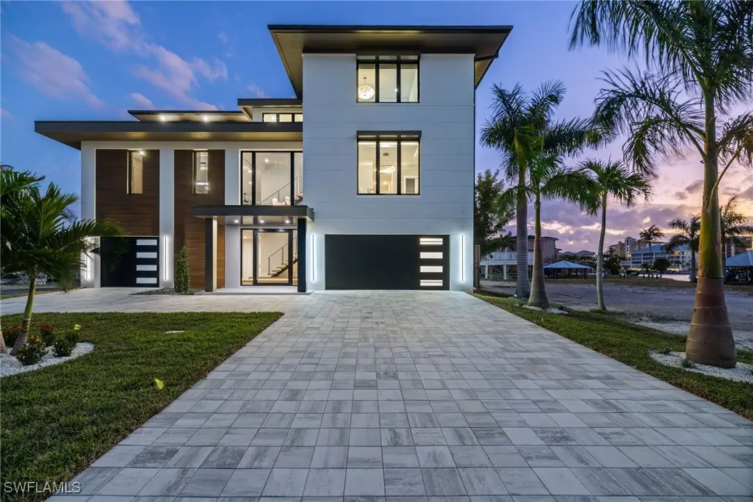 256 Trade Winds Avenue, Naples, FL 34108 - Image #1