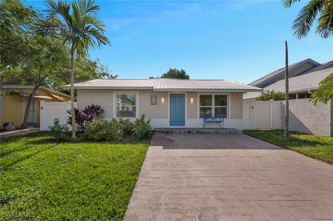 712 110th Avenue N, Naples, FL 34108 - Image #1