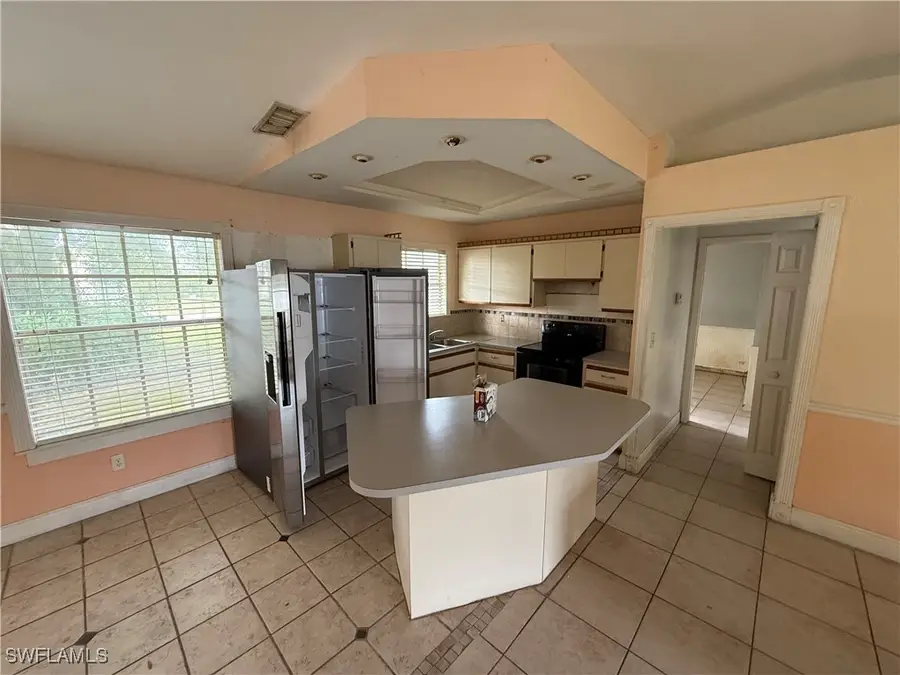 633 SW 10th Place, Cape Coral, FL 33991 - Image #2