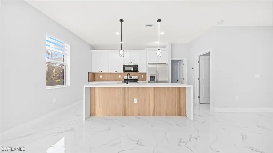 915 Mayfield Avenue S, Lehigh Acres, FL 33974 - Image #3